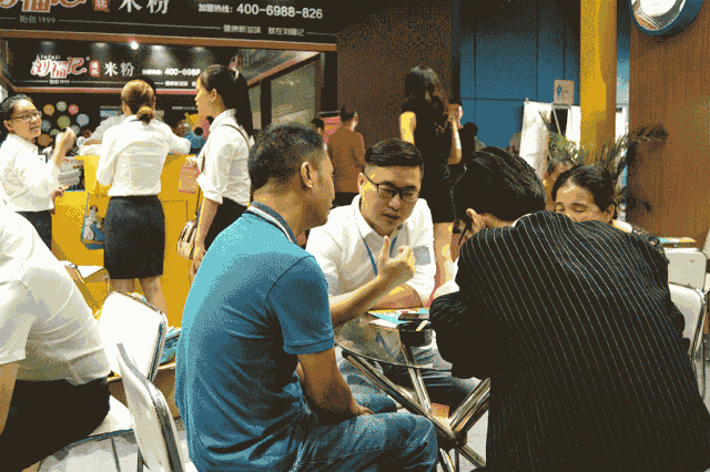 粥員外展會(huì )商談圖